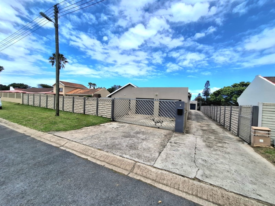 6 Bedroom Property for Sale in Gonubie Eastern Cape